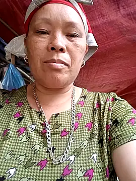 chihuhu1 online show from June 21, 2026, 3:45 am