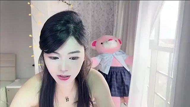 inlkitten online show from June 18, 2026, 9:14 am