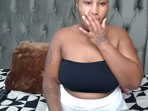 Snapshot of Loyal_Alisha chatting on June 22, 2026, 3:25 am Loyal Alisha online show from June 22, 2026, 3:25 am
