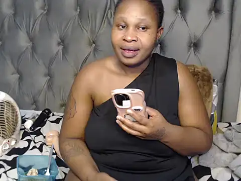 Snapshot of Loyal_Alisha chatting on July 12, 2026, 3:35 pm Loyal Alisha online show from July 12, 2026, 3:35 pm
