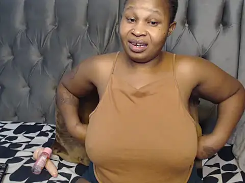 Snapshot of Loyal_Alisha chatting on July 7, 2026, 7:23 am Loyal Alisha online show from July 7, 2026, 7:23 am