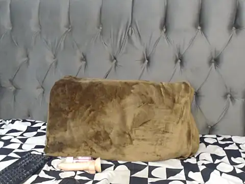 Snapshot of Loyal_Alisha chatting on June 25, 2026, 5:18 pm Loyal Alisha online show from June 25, 2026, 5:18 pm