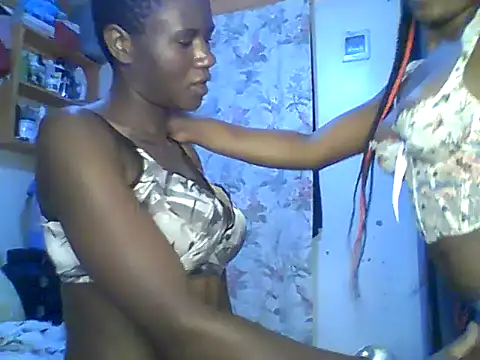 Snapshot of Ladysweetness23 chatting on July 28, 2026, 2:13 pm Ladysweetness23 online show from July 28, 2026, 2:13 pm