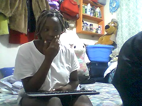 Snapshot of Ladysweetness23 chatting on July 18, 2026, 12:19 am Ladysweetness23 online show from July 18, 2026, 12:19 am