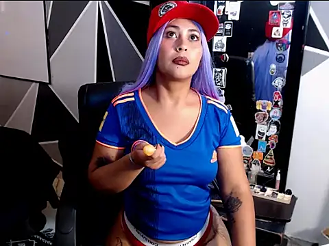 l0la-velvet online show from June 11, 2026, 9:23 pm