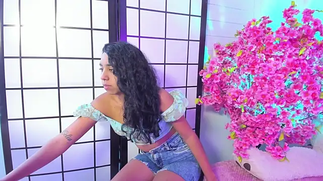 Snapshot of Ariana_Ivers_ chatting on June 15, 2026, 3:23 pm Ariana Ivers online show from June 15, 2026, 3:23 pm