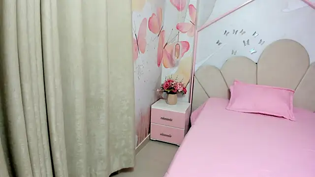 Millieskinny18 online show from June 19, 2026, 3:01 am