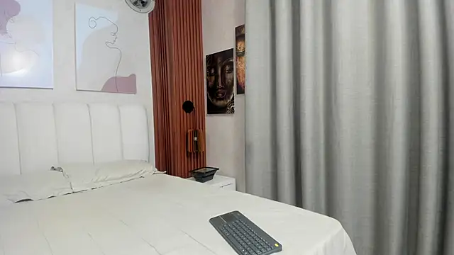 Millieskinny18 online show from July 22, 2026, 2:13 am