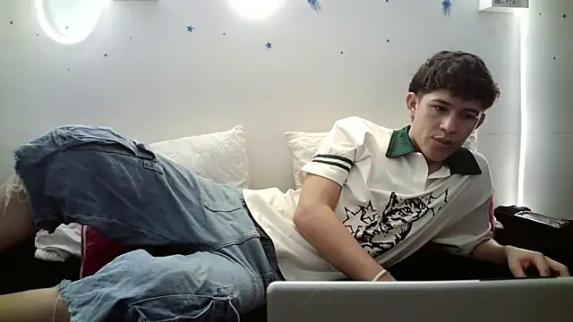 Snapshot of christian_foxx_ chatting on June 30, 2026, 2:39 pm christian foxx online show from June 30, 2026, 2:39 pm