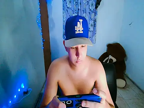 Snapshot of sweetboyxxx11 chatting on June 20, 2026, 1:32 am sweetboyxxx11 online show from June 20, 2026, 1:32 am