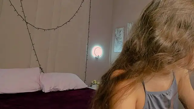 Snapshot of Lola_lovesss chatting on August 4, 2026, 2:27 am Lola lovesss online show from August 4, 2026, 2:27 am
