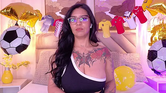 Sharlot18 online show from June 19, 2026, 12:33 pm