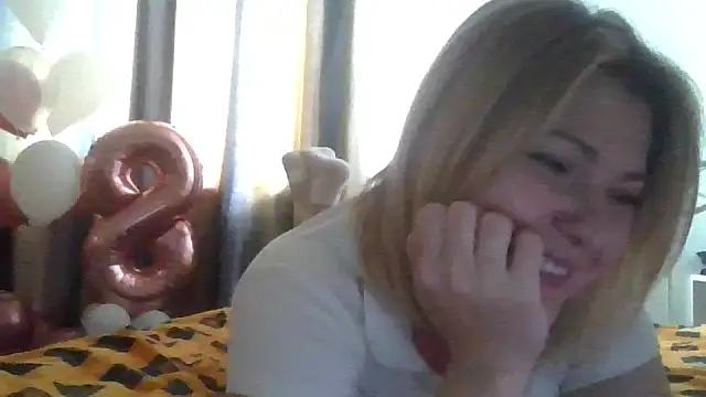 Snapshot of ElenaLove888 chatting on June 16, 2026, 6:35 am ElenaLove888 online show from June 16, 2026, 6:35 am