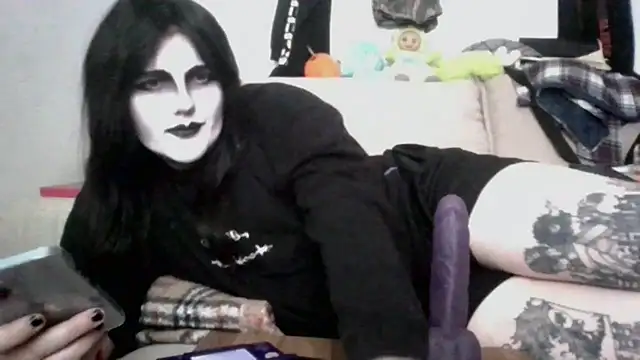 Snapshot of sundaygoth chatting on June 18, 2026, 2:11 pm sundaygoth online show from June 18, 2026, 2:11 pm