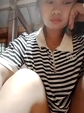 Snapshot of -Hezy- chatting on June 15, 2026, 10:42 pm -Hezy- online show from June 15, 2026, 10:42 pm