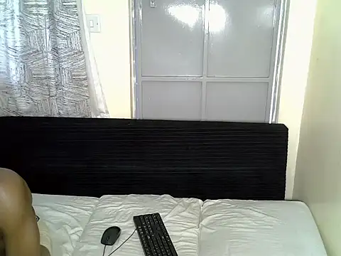 Snapshot of sassiejullie chatting on July 30, 2026, 11:42 am sassiejullie online show from July 30, 2026, 11:42 am