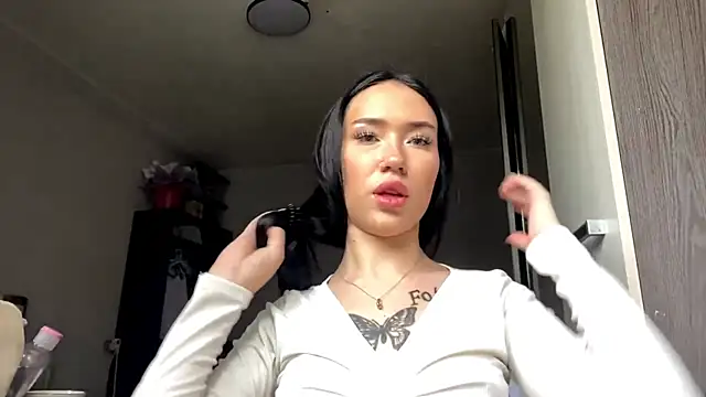 Snapshot of SixtaAmores chatting on June 15, 2026, 1:11 pm SixtaAmores online show from June 15, 2026, 1:11 pm