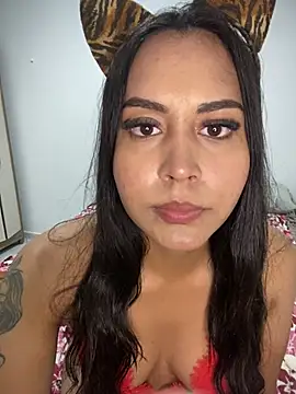 Snapshot of Luisamorena chatting on July 7, 2026, 9:51 pm Luisamorena online show from July 7, 2026, 9:51 pm
