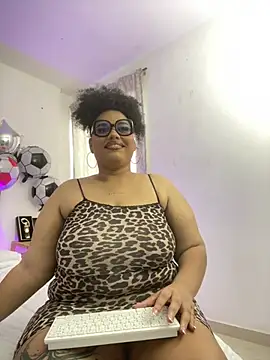 SunniieeFrequency online show from June 15, 2026, 7:13 pm