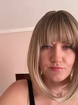 LunaFoxs online show from July 8, 2026, 8:26 am