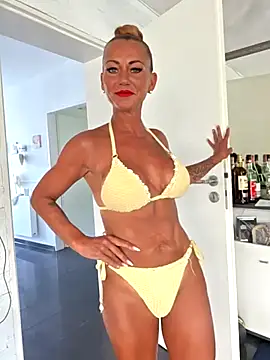 housewifebella online show from August 9, 2026, 11:27 am