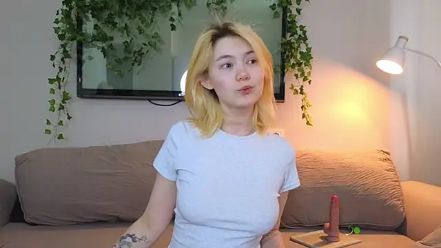 Emily Miu online show from July 13, 2026, 4:56 am