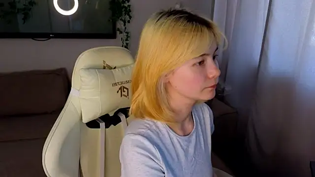 Emily Miu online show from June 21, 2026, 3:01 am