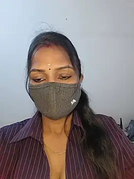 Snapshot of YALINITWO7_TAMIL chatting on June 23, 2026, 6:11 am YALINITWO7 TAMIL online show from June 23, 2026, 6:11 am