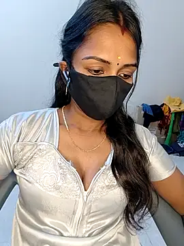 Snapshot of YALINITWO7_TAMIL chatting on July 9, 2026, 5:56 pm YALINITWO7 TAMIL online show from July 9, 2026, 5:56 pm