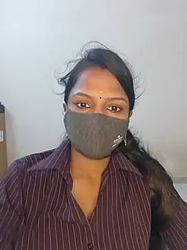 Snapshot of YALINITWO7_TAMIL chatting on June 17, 2026, 10:14 am YALINITWO7 TAMIL online show from June 17, 2026, 10:14 am