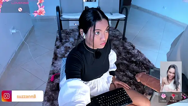 Snapshot of SUZZAN-R chatting on June 19, 2026, 10:36 pm SUZZAN-R online show from June 19, 2026, 10:36 pm