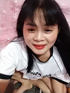 Snapshot of Lyh_sexy chatting on July 9, 2026, 3:33 pm Lyh sexy online show from July 9, 2026, 3:33 pm