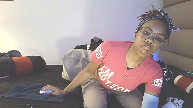 Snapshot of Opal_Rainbow chatting on April 4, 2026, 11:33 pm Opal Rainbow online show from April 4, 2026, 11:33 pm