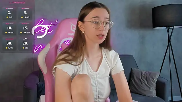 Snapshot of Lucy_Green chatting on July 13, 2026, 12:43 am Lucy Green online show from July 13, 2026, 12:43 am