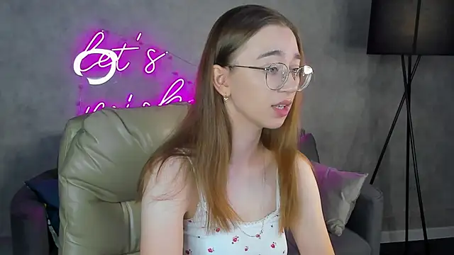 Snapshot of Lucy_Green chatting on August 9, 2026, 12:51 am Lucy Green online show from August 9, 2026, 12:51 am