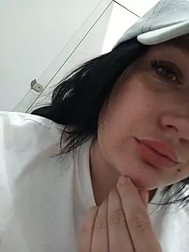 Snapshot of LoveVixen_LoveWolf chatting on July 18, 2026, 12:25 pm LoveVixen LoveWolf online show from July 18, 2026, 12:25 pm