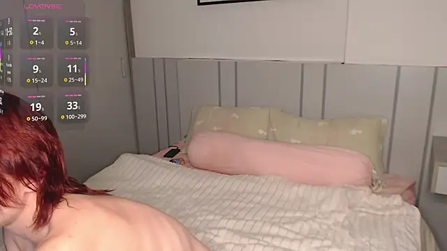 Snapshot of Red_RoxyFoxy chatting on July 27, 2026, 2:18 am Red RoxyFoxy online show from July 27, 2026, 2:18 am