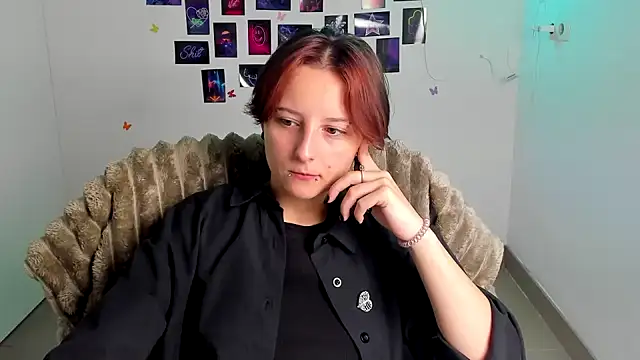 Dilara Kiss  online show from August 3, 2026, 5:15 am