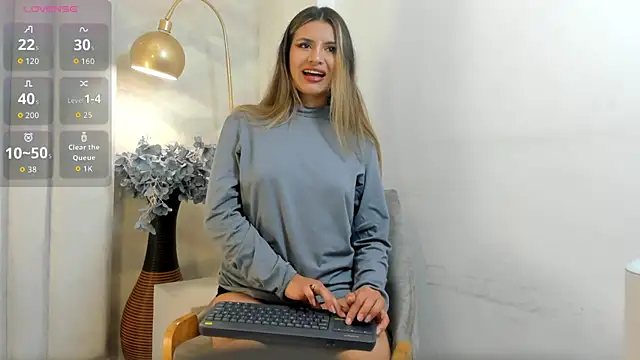 Snapshot of megan_glow_ chatting on June 30, 2026, 1:11 pm megan glow online show from June 30, 2026, 1:11 pm