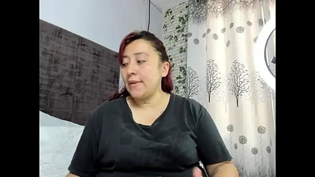 Snapshot of catalina-corall chatting on June 25, 2026, 12:10 pm catalina-corall online show from June 25, 2026, 12:10 pm