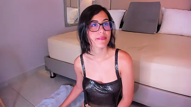 jazminmoree online show from June 20, 2026, 8:03 pm
