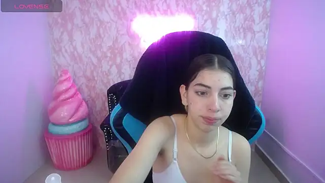 Snapshot of KiaraStar_ch chatting on July 8, 2026, 1:23 pm KiaraStar ch online show from July 8, 2026, 1:23 pm