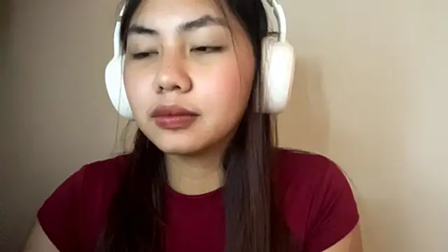 Snapshot of LurleneLaurence chatting on June 22, 2026, 2:50 am LurleneLaurence online show from June 22, 2026, 2:50 am