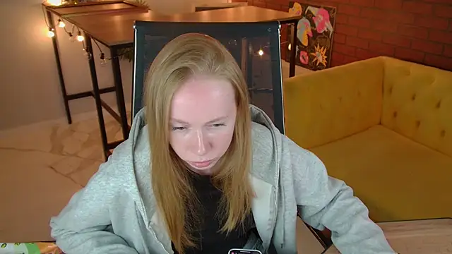 BellaRosewood online show from June 28, 2026, 5:25 am
