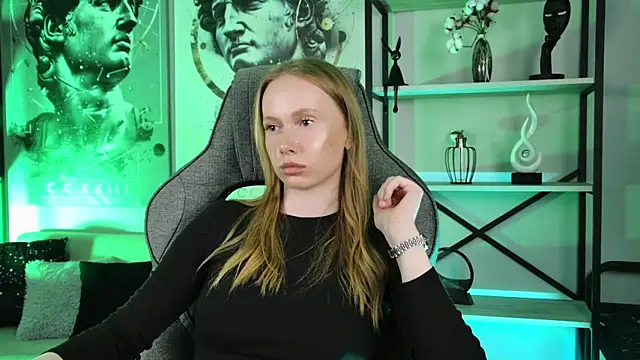 BellaRosewood online show from July 18, 2026, 11:19 am