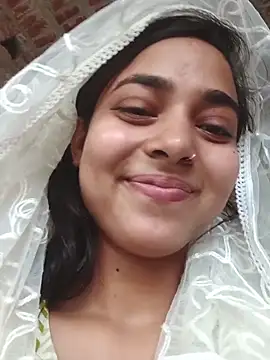 Snapshot of Simran_143 chatting on June 17, 2026, 12:37 pm Simran 143 online show from June 17, 2026, 12:37 pm