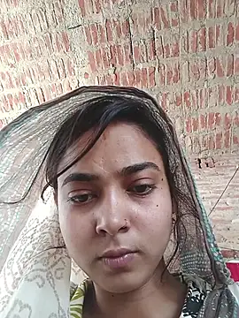 Snapshot of Simran_143 chatting on June 18, 2026, 7:40 am Simran 143 online show from June 18, 2026, 7:40 am