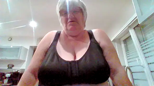 Snapshot of coquinesensuel chatting on July 6, 2026, 8:11 pm coquinesensuel online show from July 6, 2026, 8:11 pm
