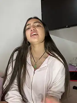 Julia valentina online show from July 17, 2026, 4:53 am