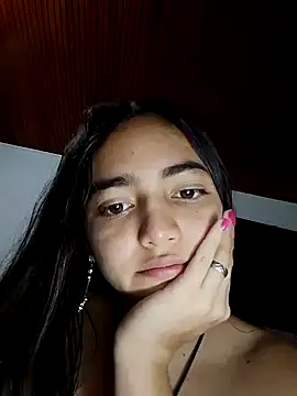 Julia valentina online show from July 19, 2026, 2:20 am